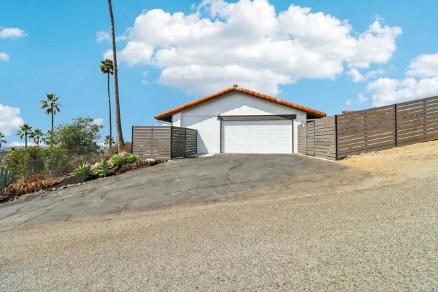 2068 Camino Culebra, Vista, CA 92084