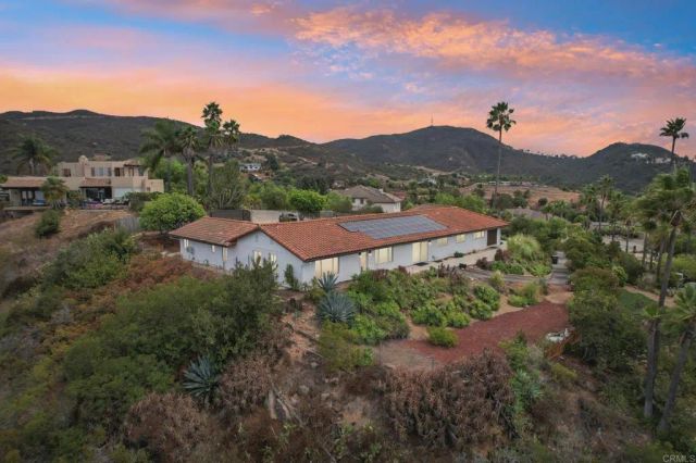 2068 Camino Culebra, Vista, CA 92084