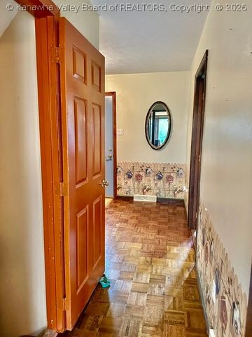 5102 Country Squire Lane, Charleston, WV 25313