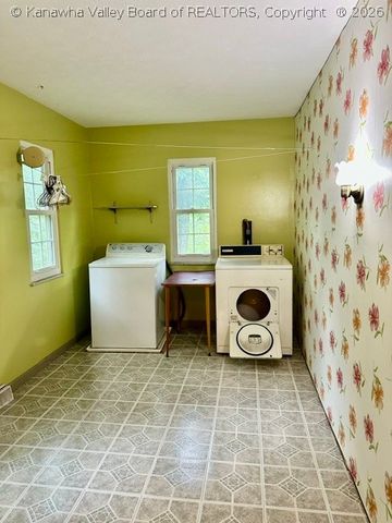 5102 Country Squire Lane, Charleston, WV 25313