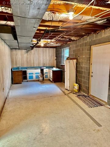 5102 Country Squire Lane, Charleston, WV 25313