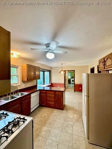 5102 Country Squire Lane, Charleston, WV 25313