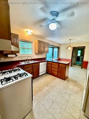 5102 Country Squire Lane, Charleston, WV 25313