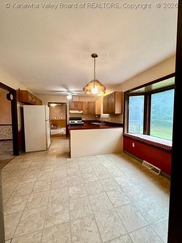 5102 Country Squire Lane, Charleston, WV 25313