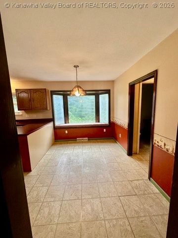 5102 Country Squire Lane, Charleston, WV 25313
