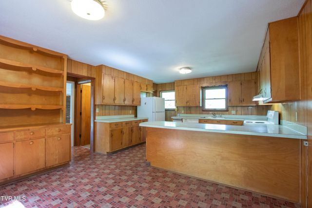 2477 Weaver Pike, Bristol, TN 37620