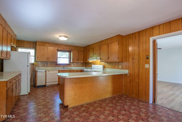 2477 Weaver Pike, Bristol, TN 37620