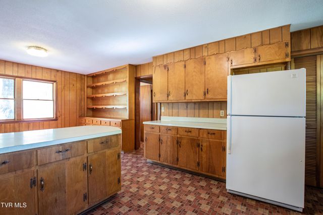 2477 Weaver Pike, Bristol, TN 37620