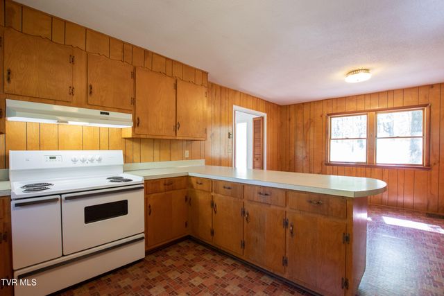 2477 Weaver Pike, Bristol, TN 37620