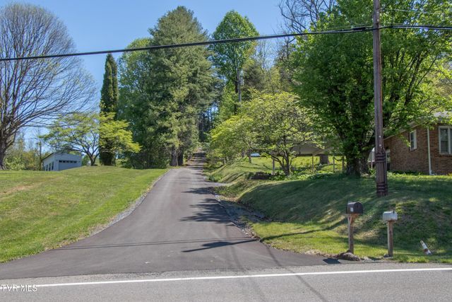 2477 Weaver Pike, Bristol, TN 37620
