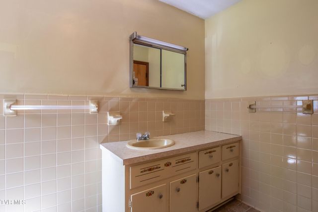 2477 Weaver Pike, Bristol, TN 37620