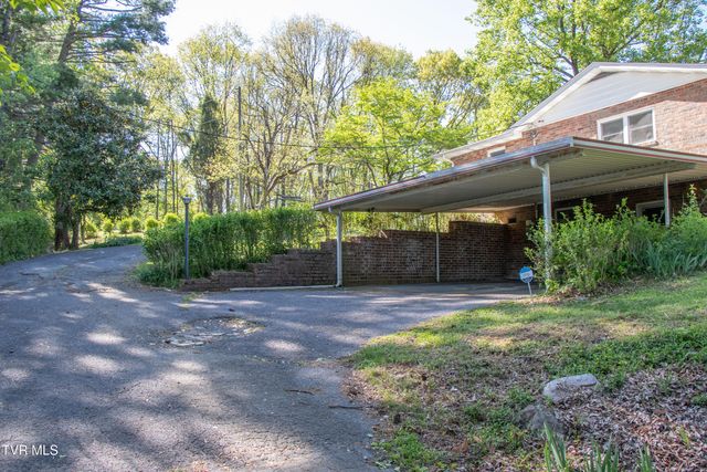 2477 Weaver Pike, Bristol, TN 37620