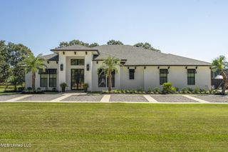 15 Legacy Drive, Picayune, MS 39466