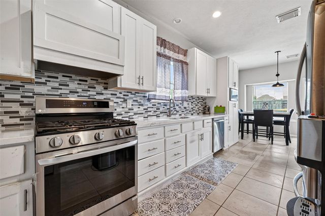 8811 Sun Haven Lane, Pearland, TX 77584