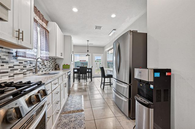 8811 Sun Haven Lane, Pearland, TX 77584
