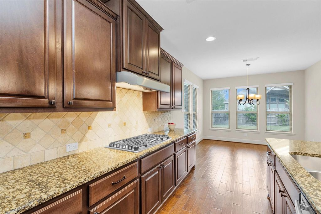 Image 10 of property listing at 17203 Prairie Falcon Lane, Conroe, TX 77385