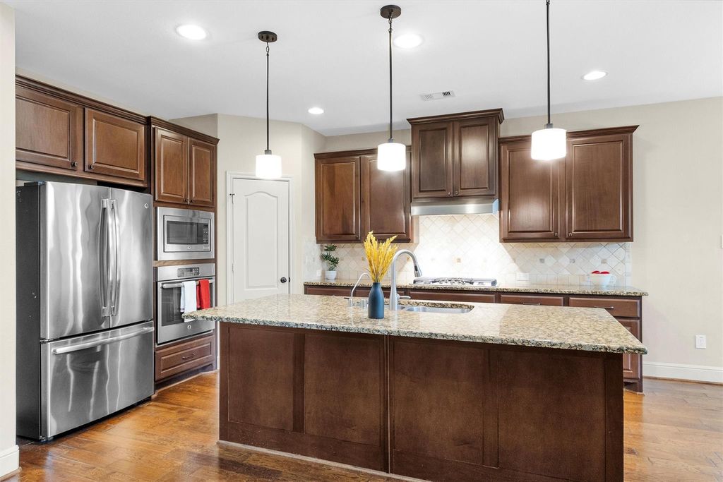 Image 11 of property listing at 17203 Prairie Falcon Lane, Conroe, TX 77385