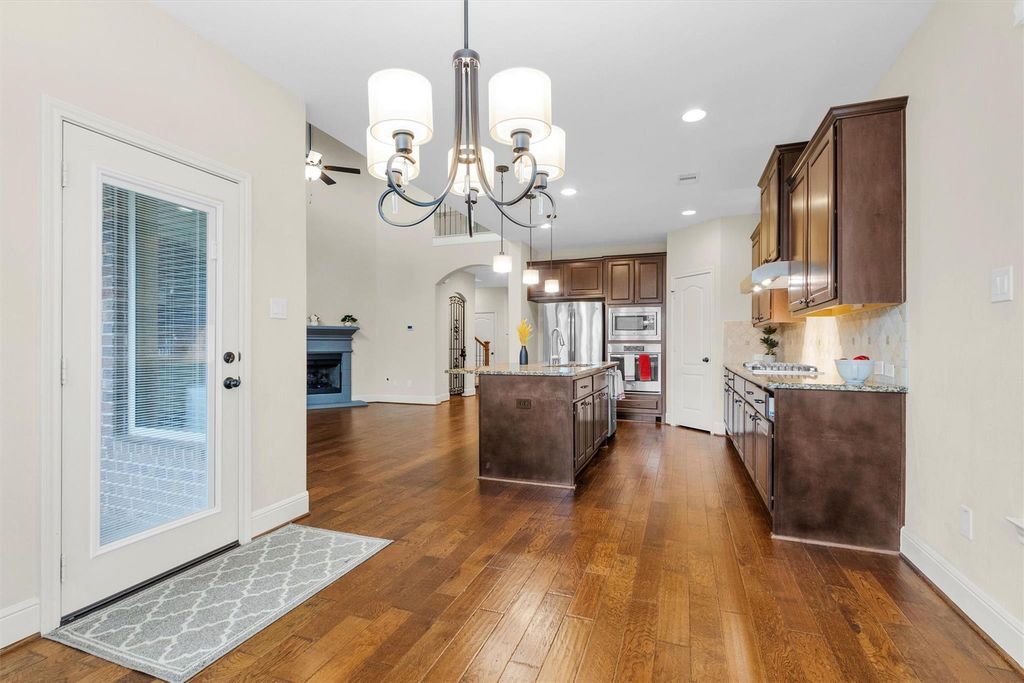 Image 13 of property listing at 17203 Prairie Falcon Lane, Conroe, TX 77385