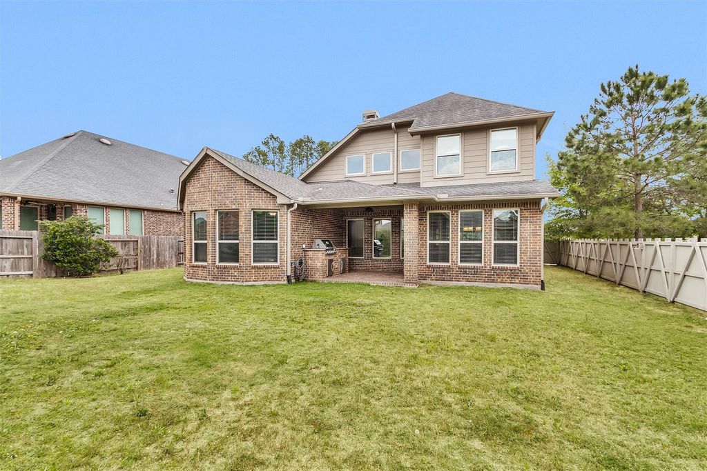 Image 2 of property listing at 17203 Prairie Falcon Lane, Conroe, TX 77385
