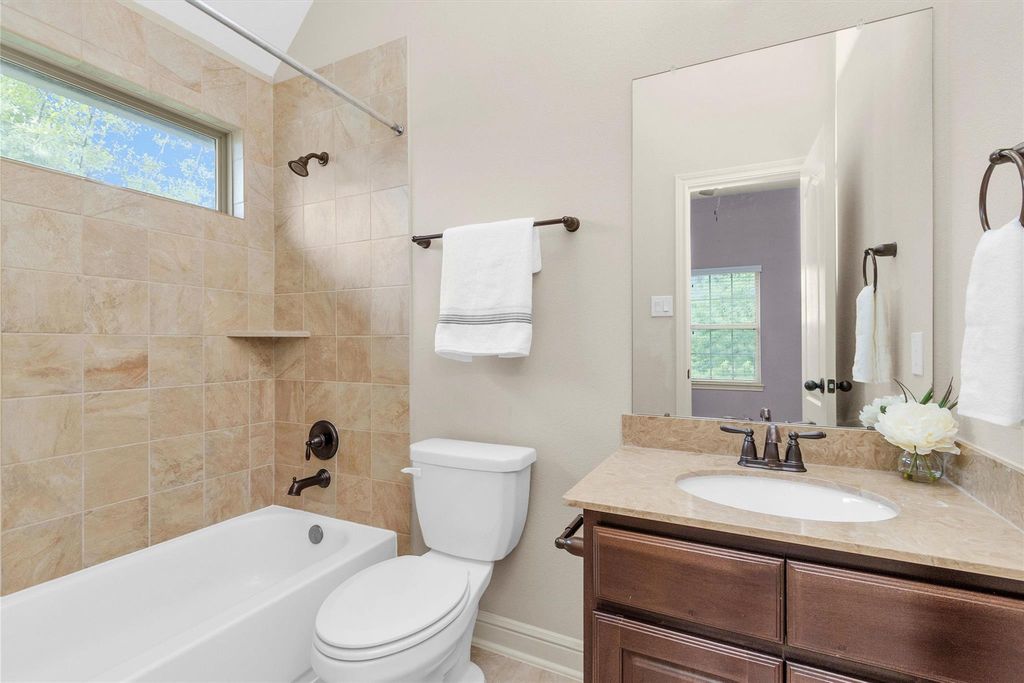 Image 27 of property listing at 17203 Prairie Falcon Lane, Conroe, TX 77385