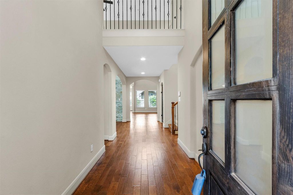 Image 3 of property listing at 17203 Prairie Falcon Lane, Conroe, TX 77385
