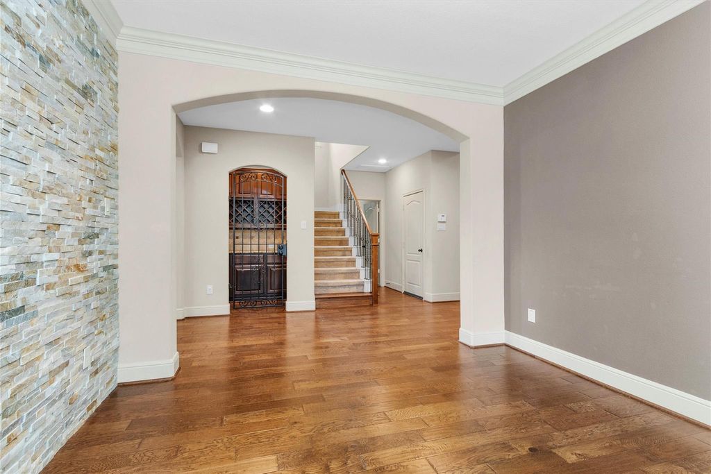 Image 5 of property listing at 17203 Prairie Falcon Lane, Conroe, TX 77385