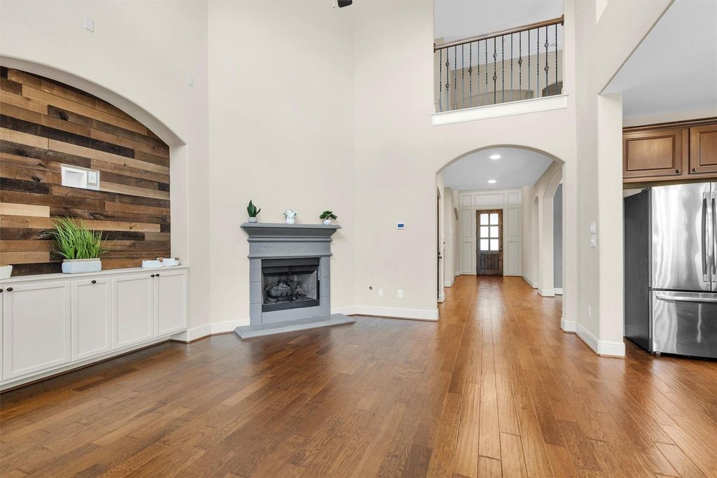Image 7 of property listing at 17203 Prairie Falcon Lane, Conroe, TX 77385