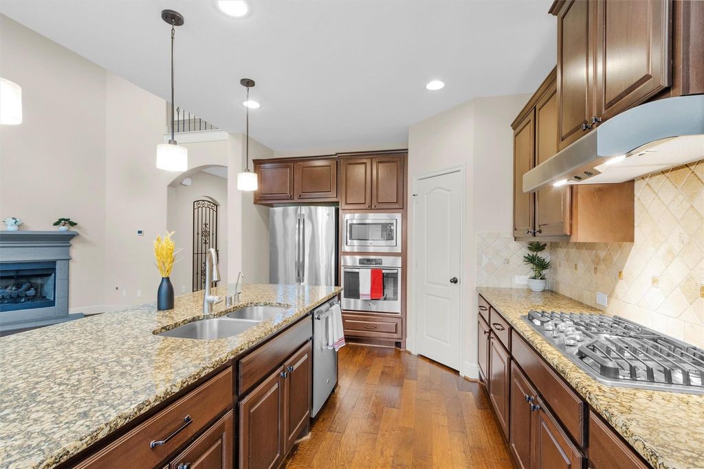 Image 9 of property listing at 17203 Prairie Falcon Lane, Conroe, TX 77385