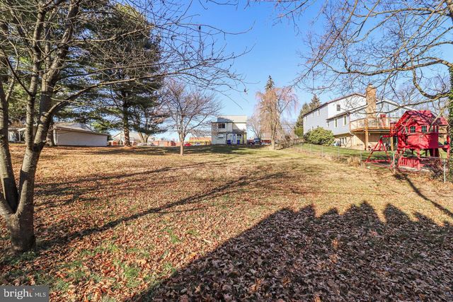 6481 CHAMBERS HILL RD, Harrisburg, PA 17111