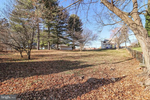 6481 CHAMBERS HILL RD, Harrisburg, PA 17111