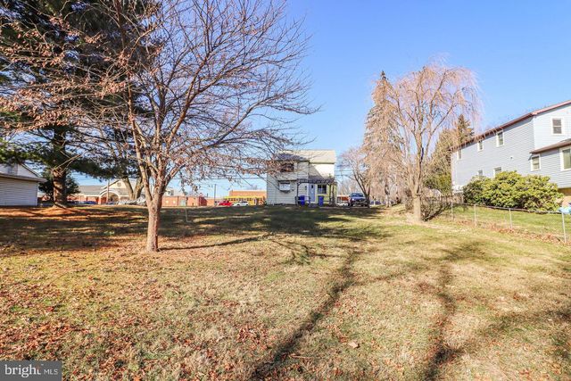 6481 CHAMBERS HILL RD, Harrisburg, PA 17111
