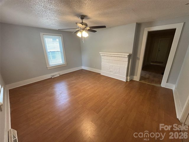 1040 East Drive, Gastonia, NC 28052
