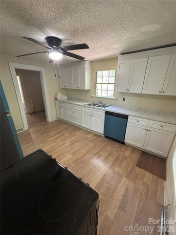 1040 East Drive, Gastonia, NC 28052
