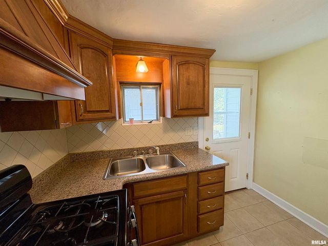 2107 E WREN Street, Peoria Heights, IL 61616