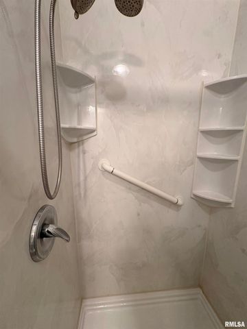 2107 E WREN Street, Peoria Heights, IL 61616