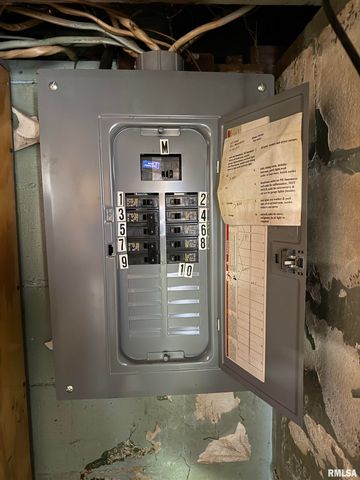 2107 E WREN Street, Peoria Heights, IL 61616