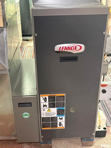 2107 E WREN Street, Peoria Heights, IL 61616