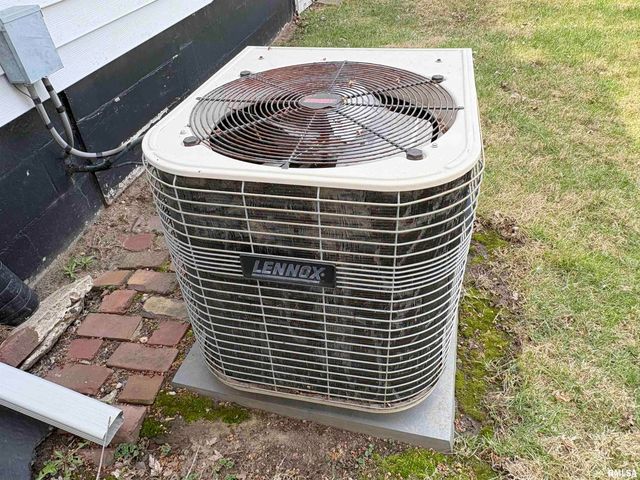 2107 E WREN Street, Peoria Heights, IL 61616