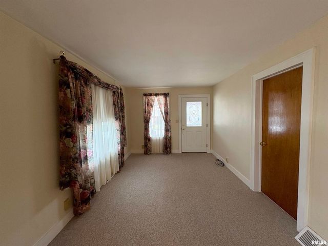 2107 E WREN Street, Peoria Heights, IL 61616