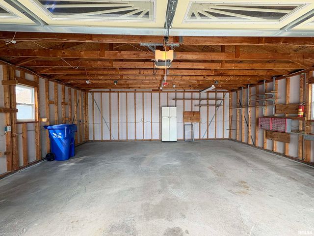 2107 E WREN Street, Peoria Heights, IL 61616