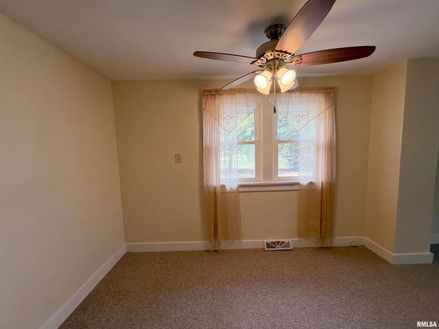 2107 E WREN Street, Peoria Heights, IL 61616