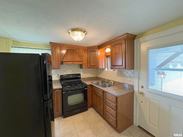 2107 E WREN Street, Peoria Heights, IL 61616