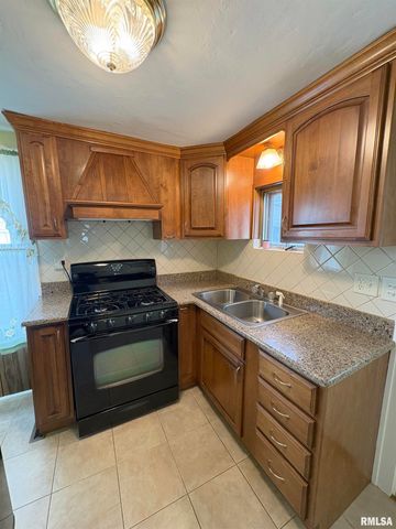 2107 E WREN Street, Peoria Heights, IL 61616