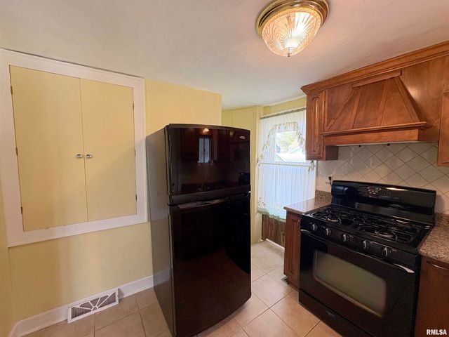 2107 E WREN Street, Peoria Heights, IL 61616