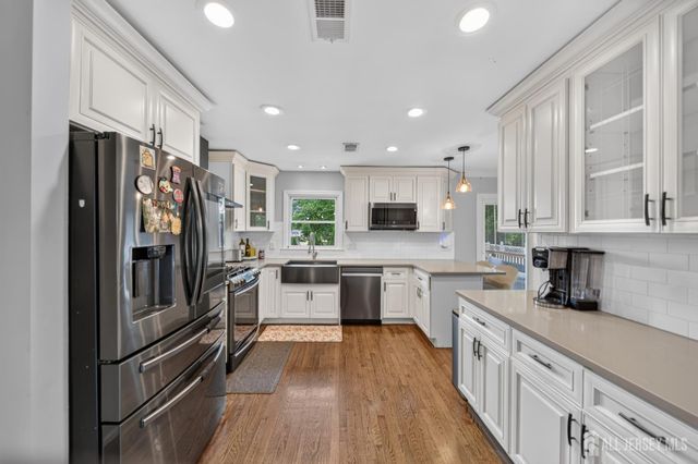 9 Nightingale Street, Edison, NJ 08820
