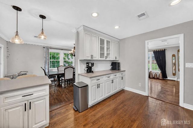 9 Nightingale Street, Edison, NJ 08820