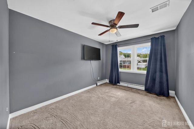 9 Nightingale Street, Edison, NJ 08820