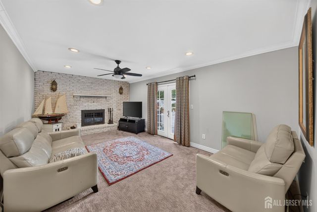 9 Nightingale Street, Edison, NJ 08820