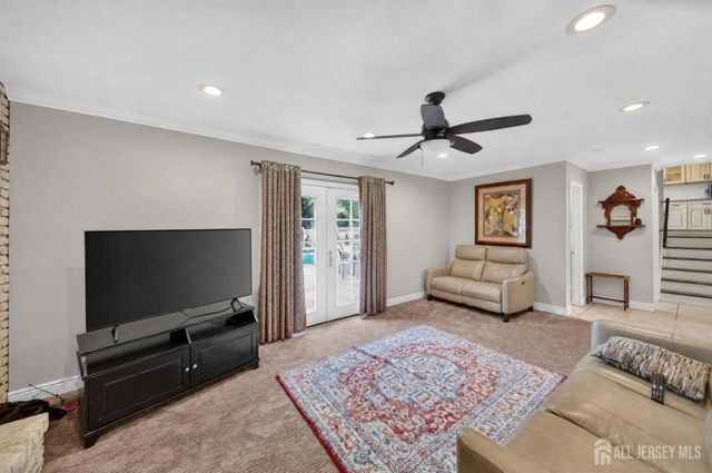9 Nightingale Street, Edison, NJ 08820