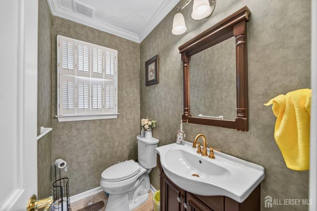 9 Nightingale Street, Edison, NJ 08820